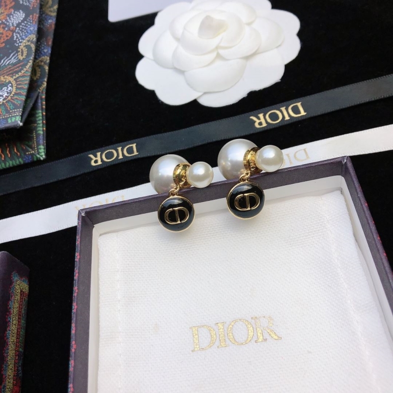 chr1st1an D10r earrings